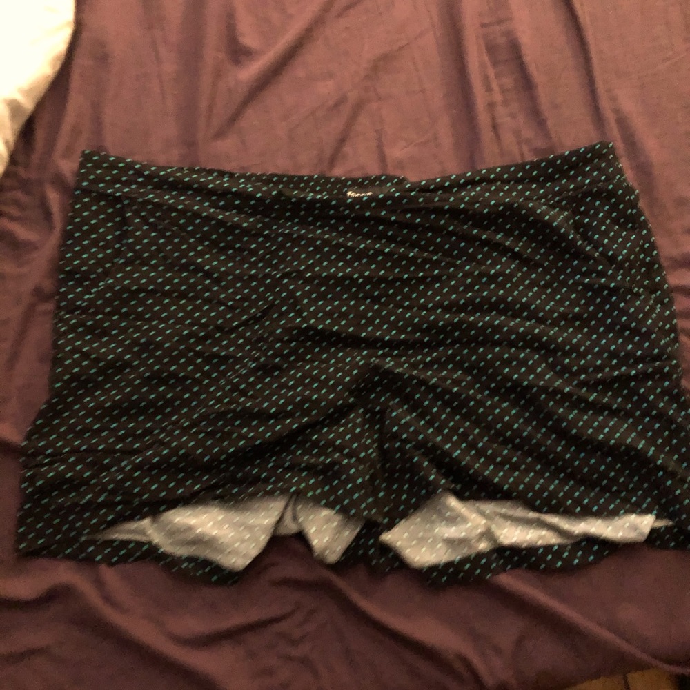 TORRID SIZE 4 SHORTS